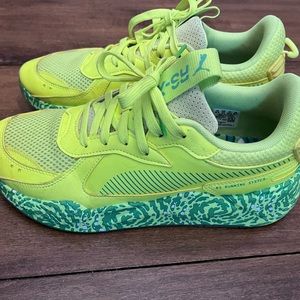 Puma green neon tennis shoes, almost knew my son didn’t wear it out .